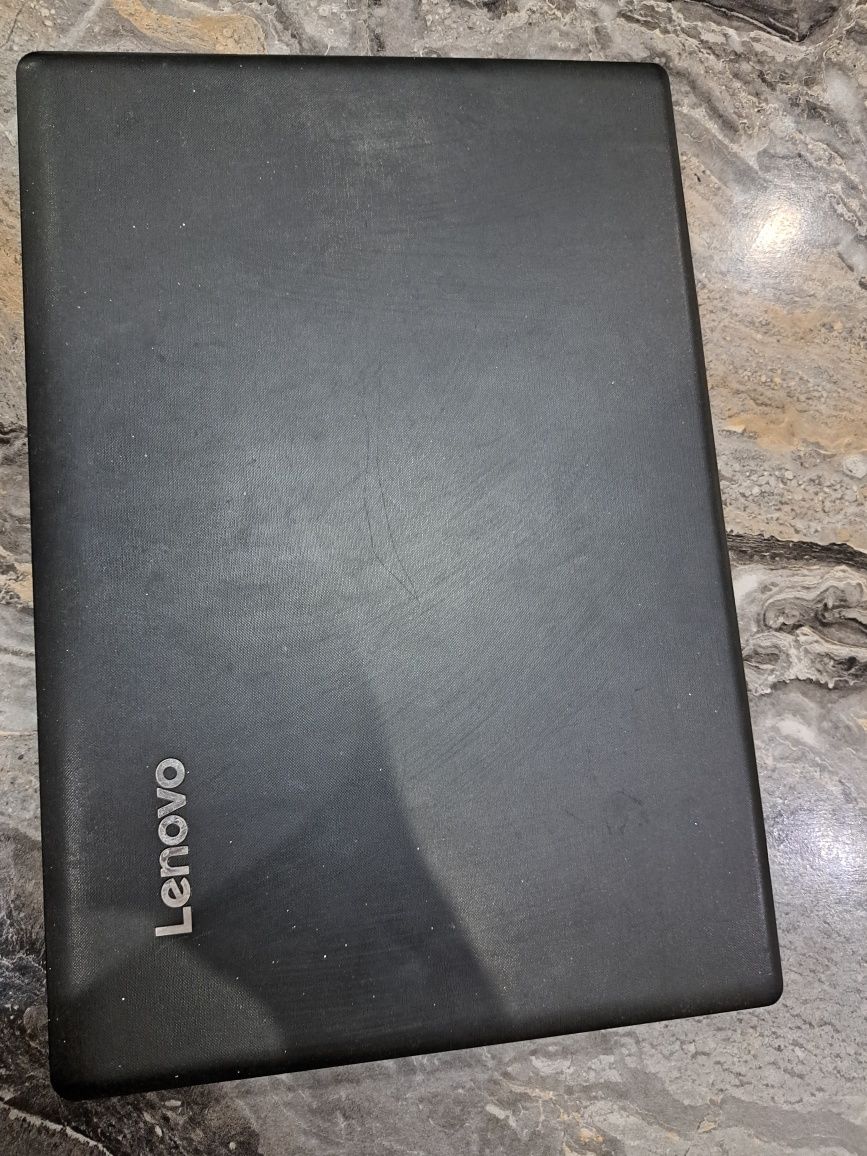 Noutbook sotiladi 700ming
