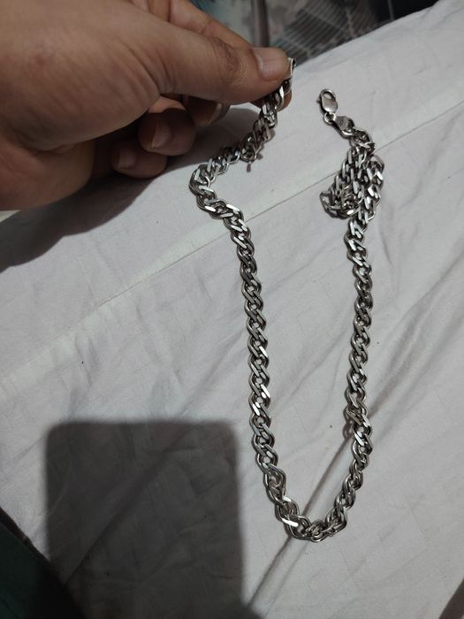 Продам серебренную цепь