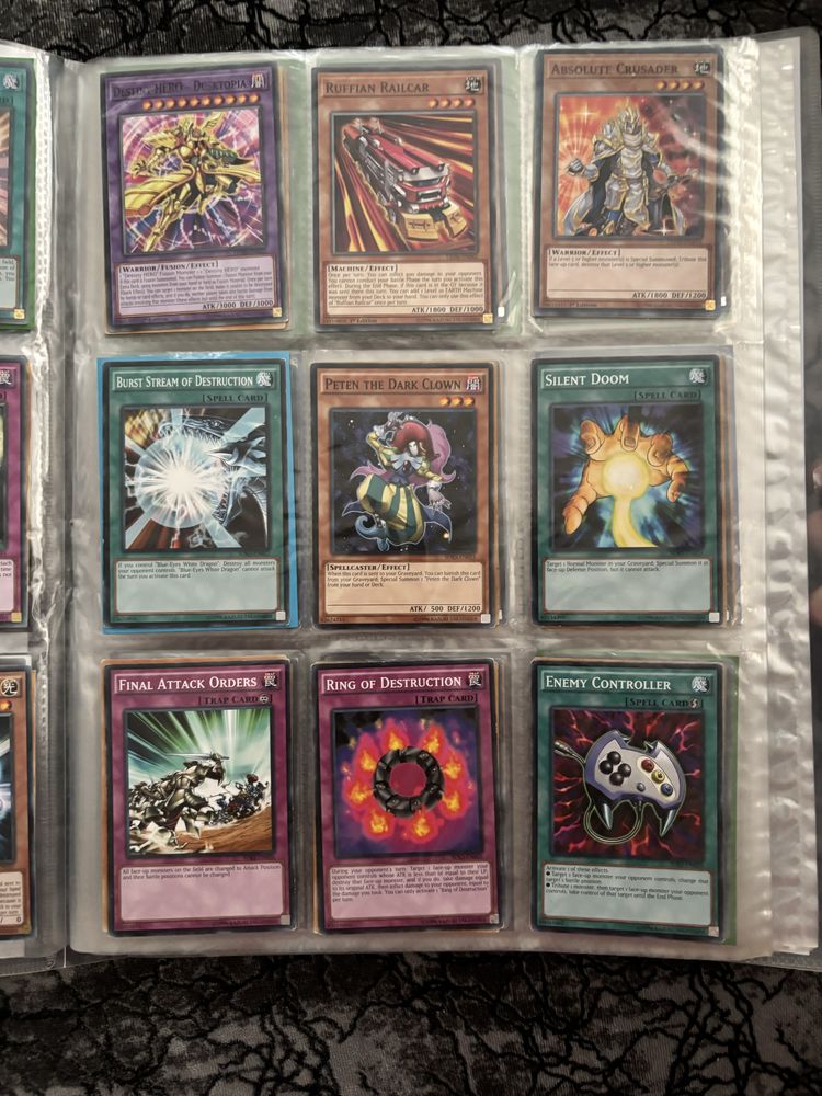Yugioh карти.