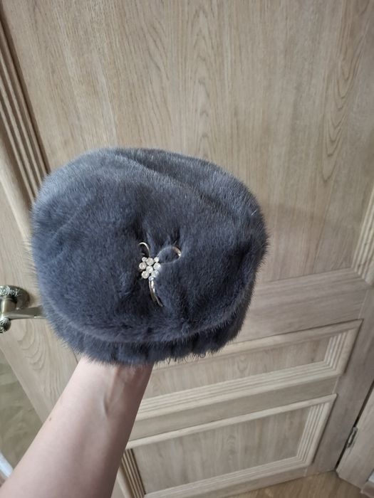 Норковая шапка серого цвета