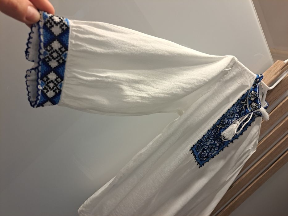 Ie brodată 9-10 ani