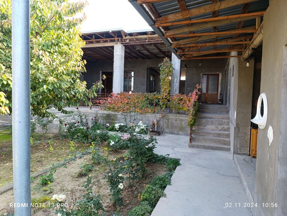 Qibray O'nqorg'on 8 sotik bitkan uy srochna sotiladi yer narhixa