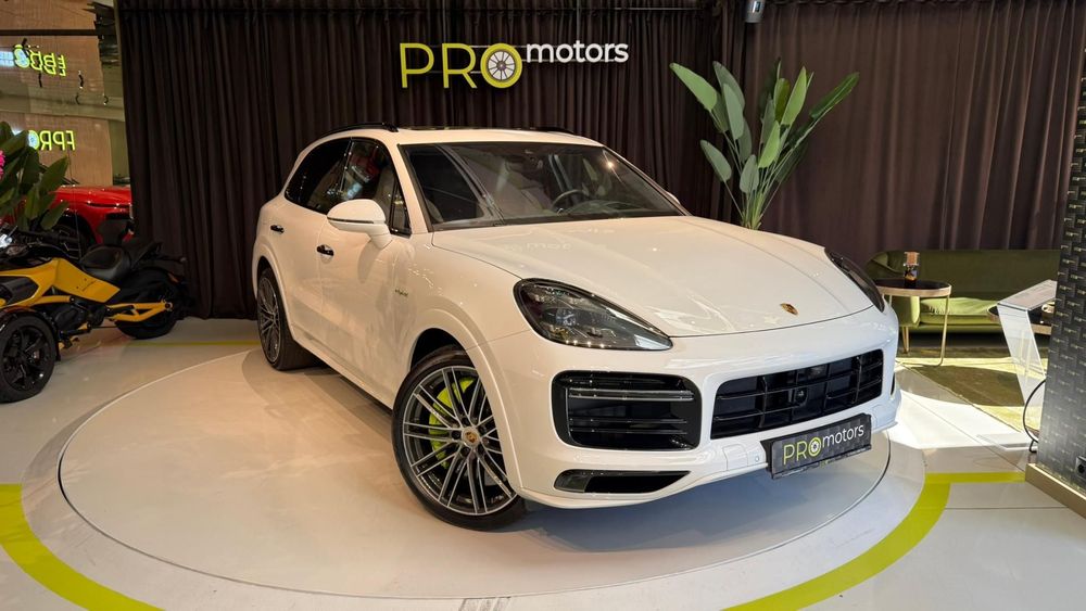 Porsche Cayenne Porsche Cayenne TurboS E-Hybrid SportDesign Manufaktur Garantie 2 ani