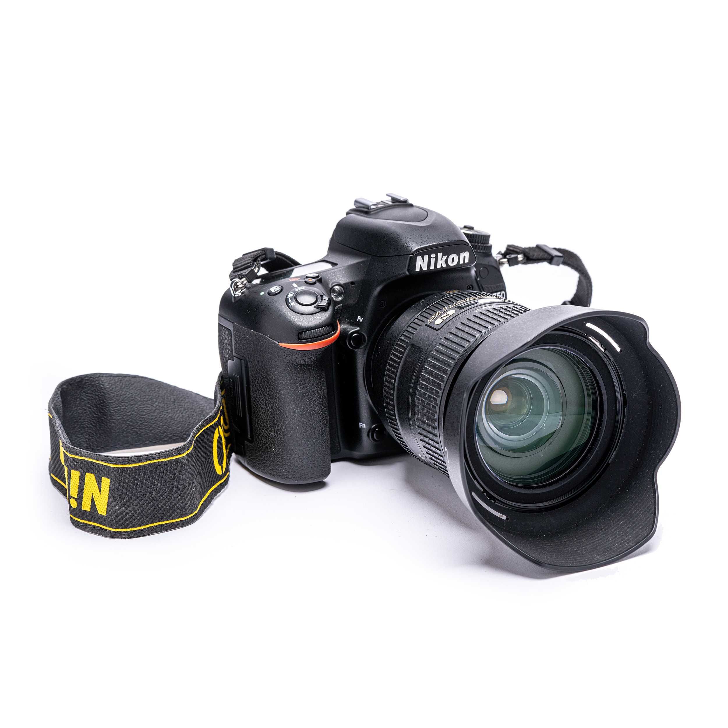 Kit Nikon D750 24MP cu blit si 2 obiective