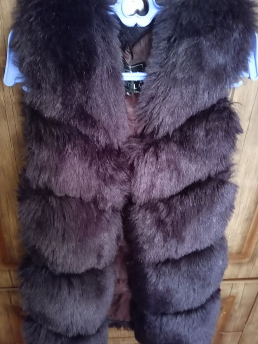 Yengsiz shuba ikki marta kiyilgan rangi toʻq fiyaletiviy yonlari koja