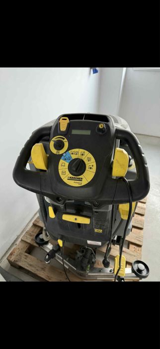 Aparat de aspirat si spalat pardoseli