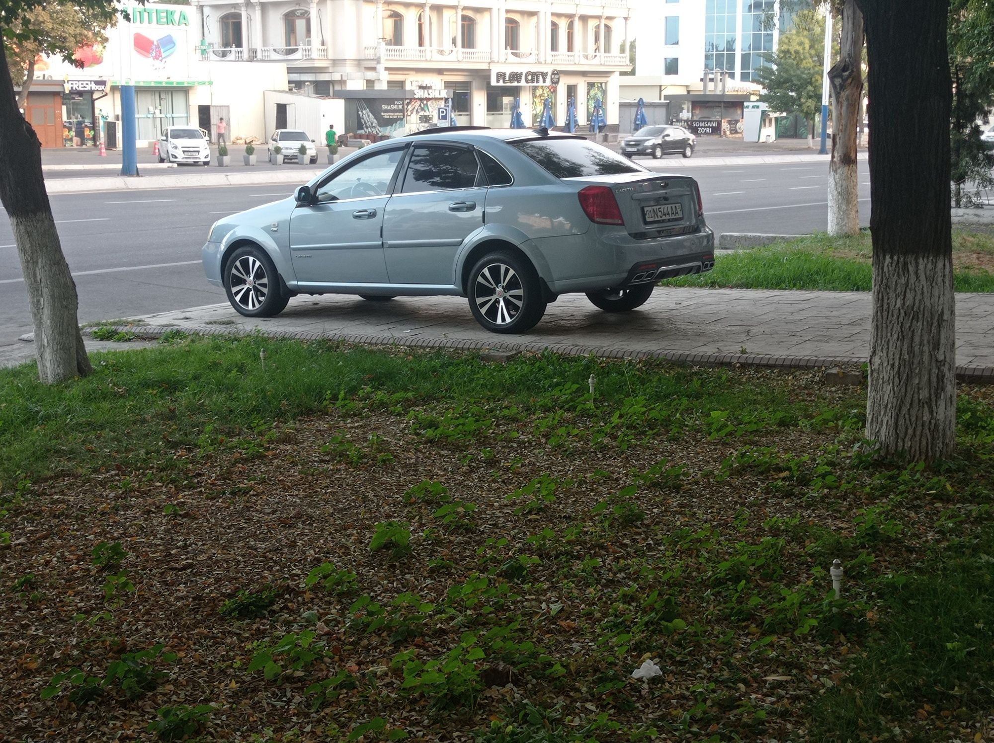 Lasetti sotiladi 2013 yil 1.6 avtomat gaz-benzin xolati ideal