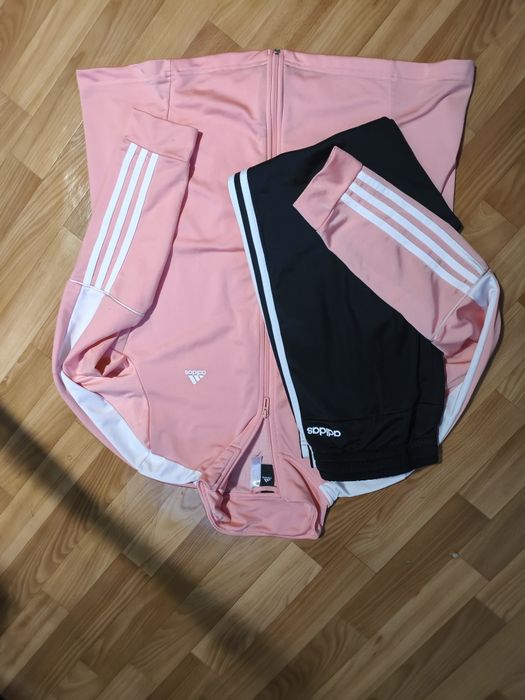 Дамски спортен екип РЕЗЕРВИРАН