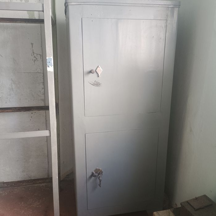 Сейф железный, советский.