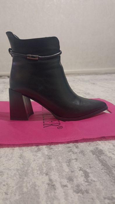 Продаются ботильоны