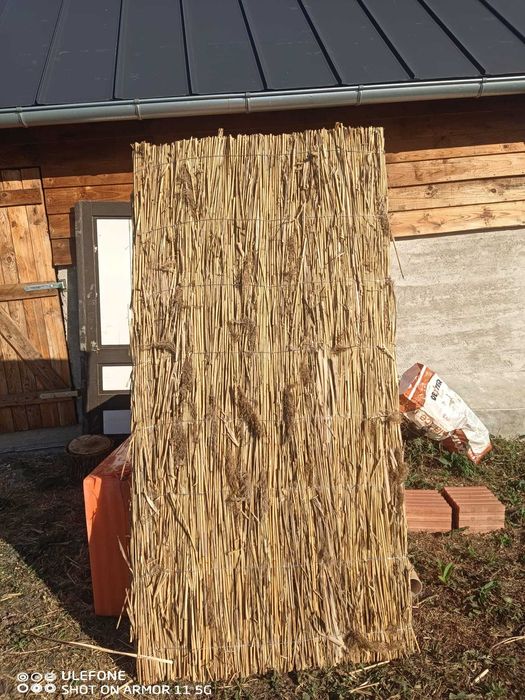 Vand panouri de stuf