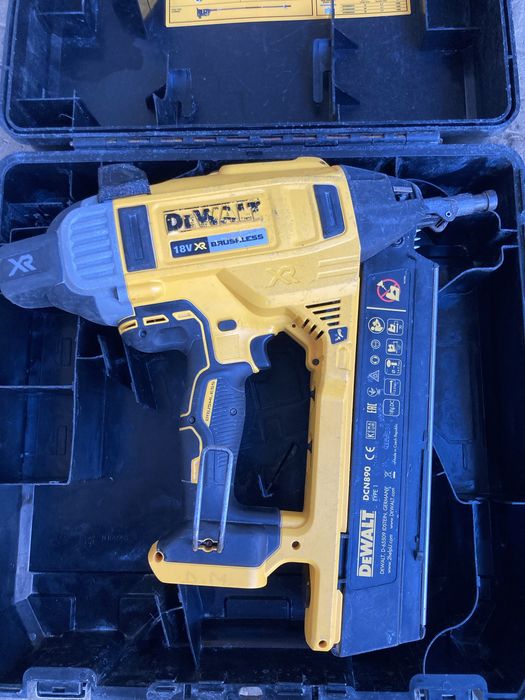 Пушка за директен монтаж Dewalt DCN890