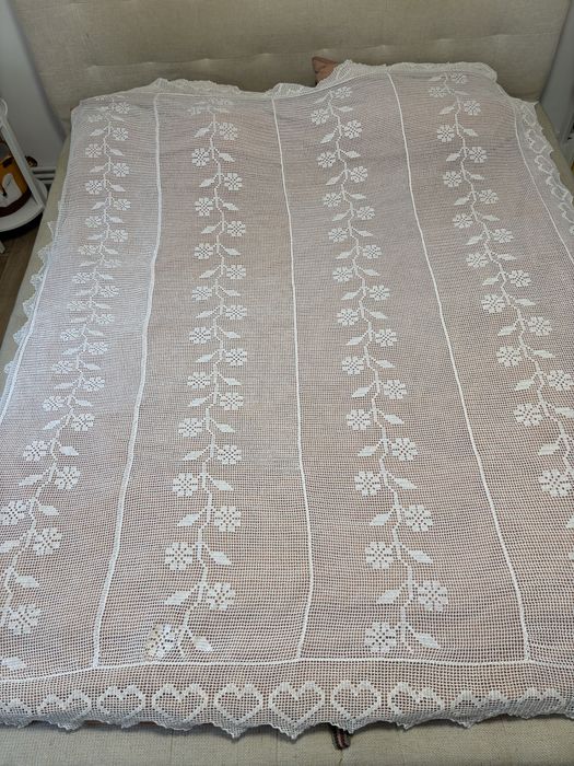 Cuvertura macrame lucrata manual