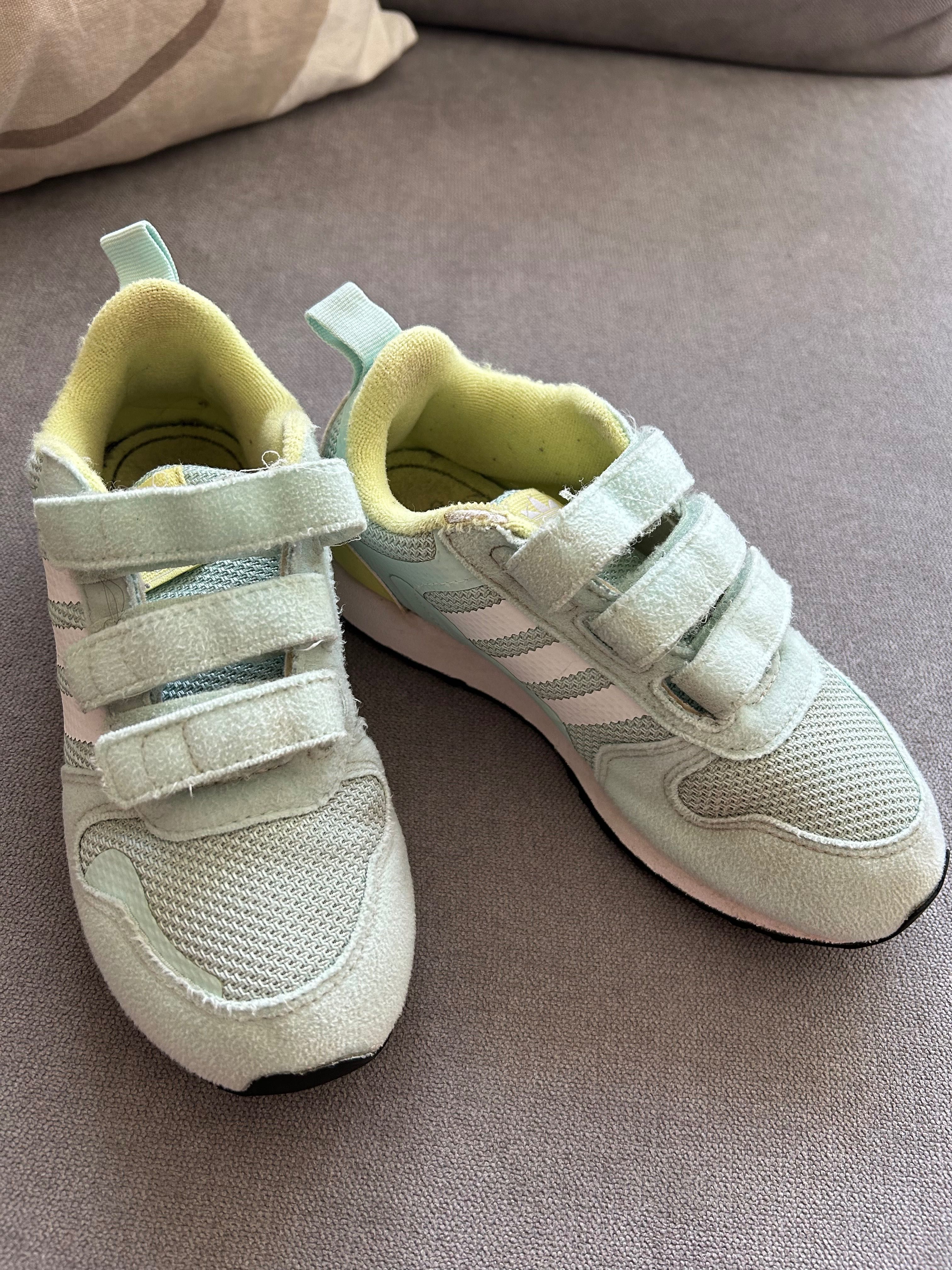 Nike 31.5 i Adidas 31
