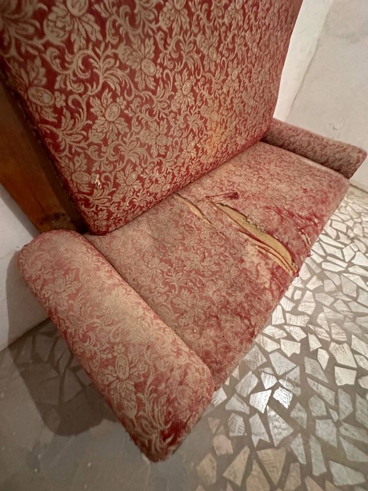 винтажный, раритетный диван