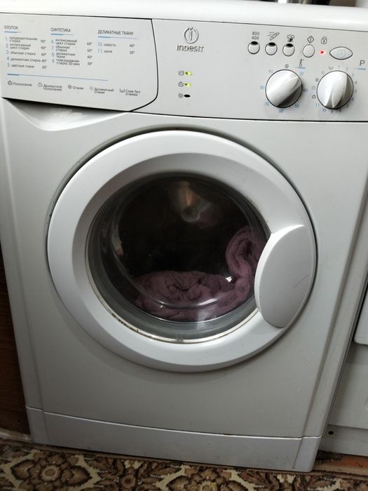 Продам стиральную машину -автомат INDEZIT. Рабочее состояние. Торг.