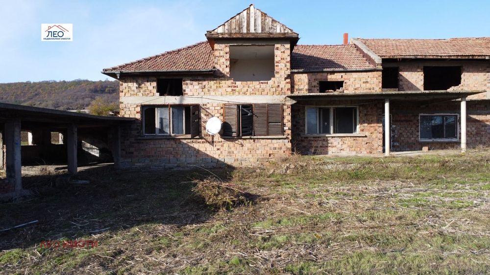 Къща в Габрово, област-с.Кормянско площ 318 цена 85000