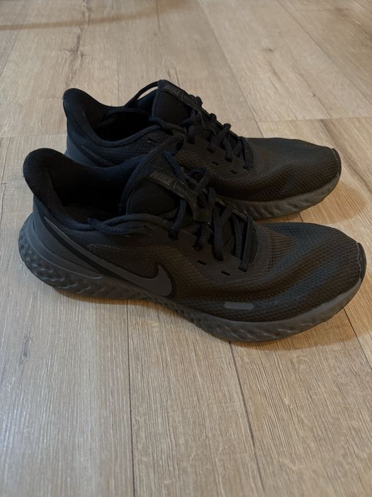 Adidasi Nike Revolution 5 marimea 42,5 (27cm)