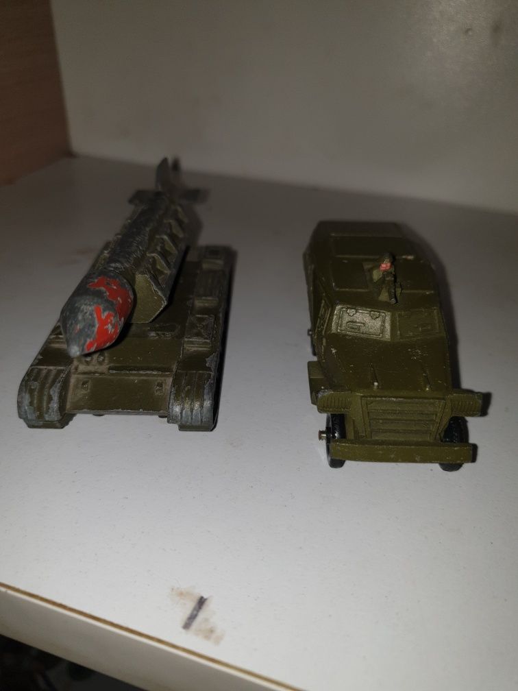 Vehicule militare rusești de jucărie din metal