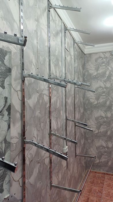 Magazin uchun devorga qoqiladigon veshilkalar Sotiladi