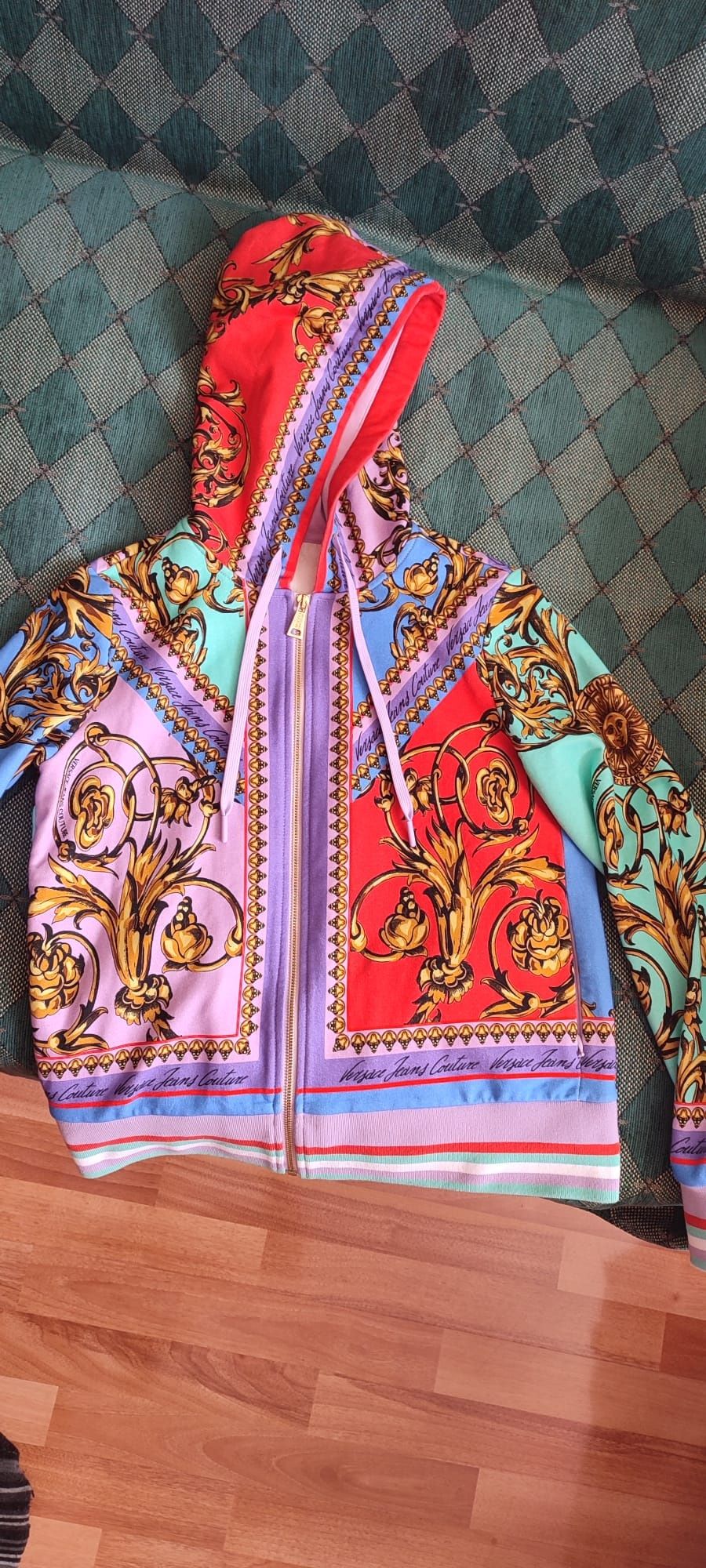 Hanorac dama VERSACE JEANS COUTURE original nou  pret 26mil magazin