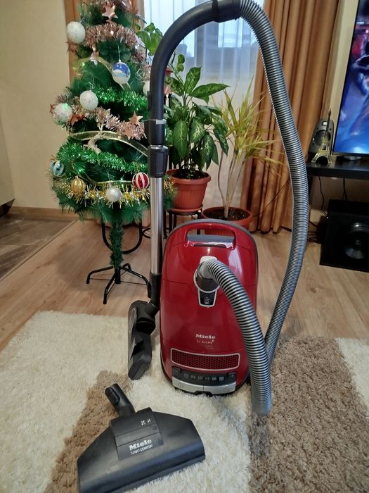 Прахосмукачка  Miele S8 Cat&Dog 2200w