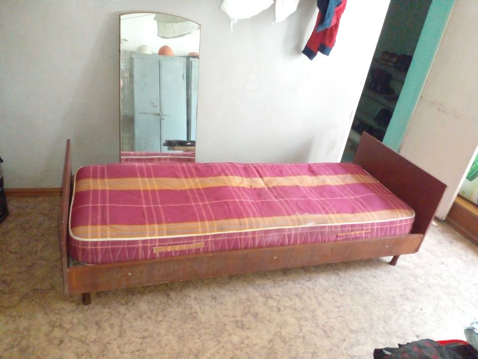 Кровать продам б/у 2 шт