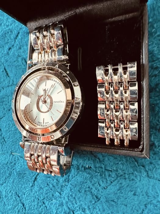 Часовник PANDORA дамски ръчен часовник