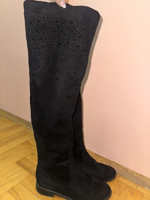 Велурени чизми с черни камъчета