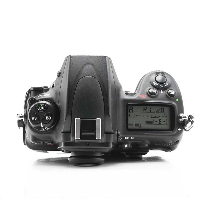 Nikon D700 , stare excelenta, bine pastrat, card CF +2 baterii, origin