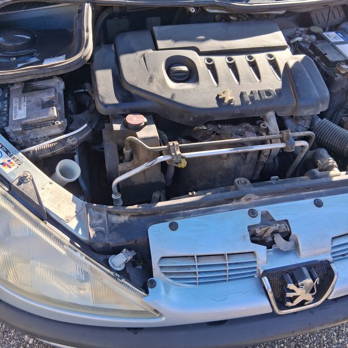 Продавам Peugeot 206 /комби / 2003 г. / в движение кара се всеки ден /