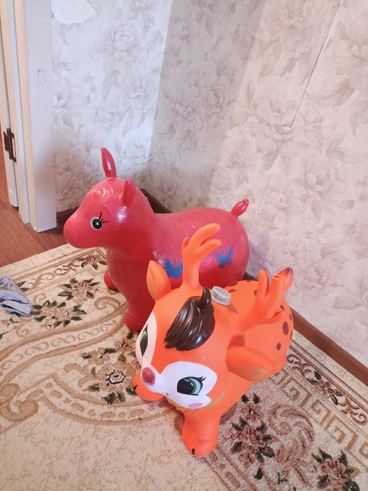 Детская игрушка лошадка