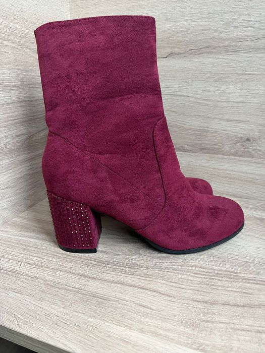 Боти в цвят бордо