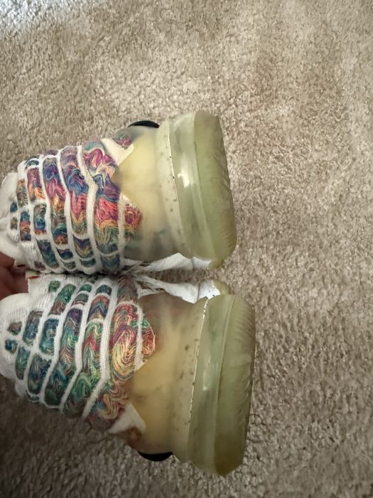 Обувки Lebron 17