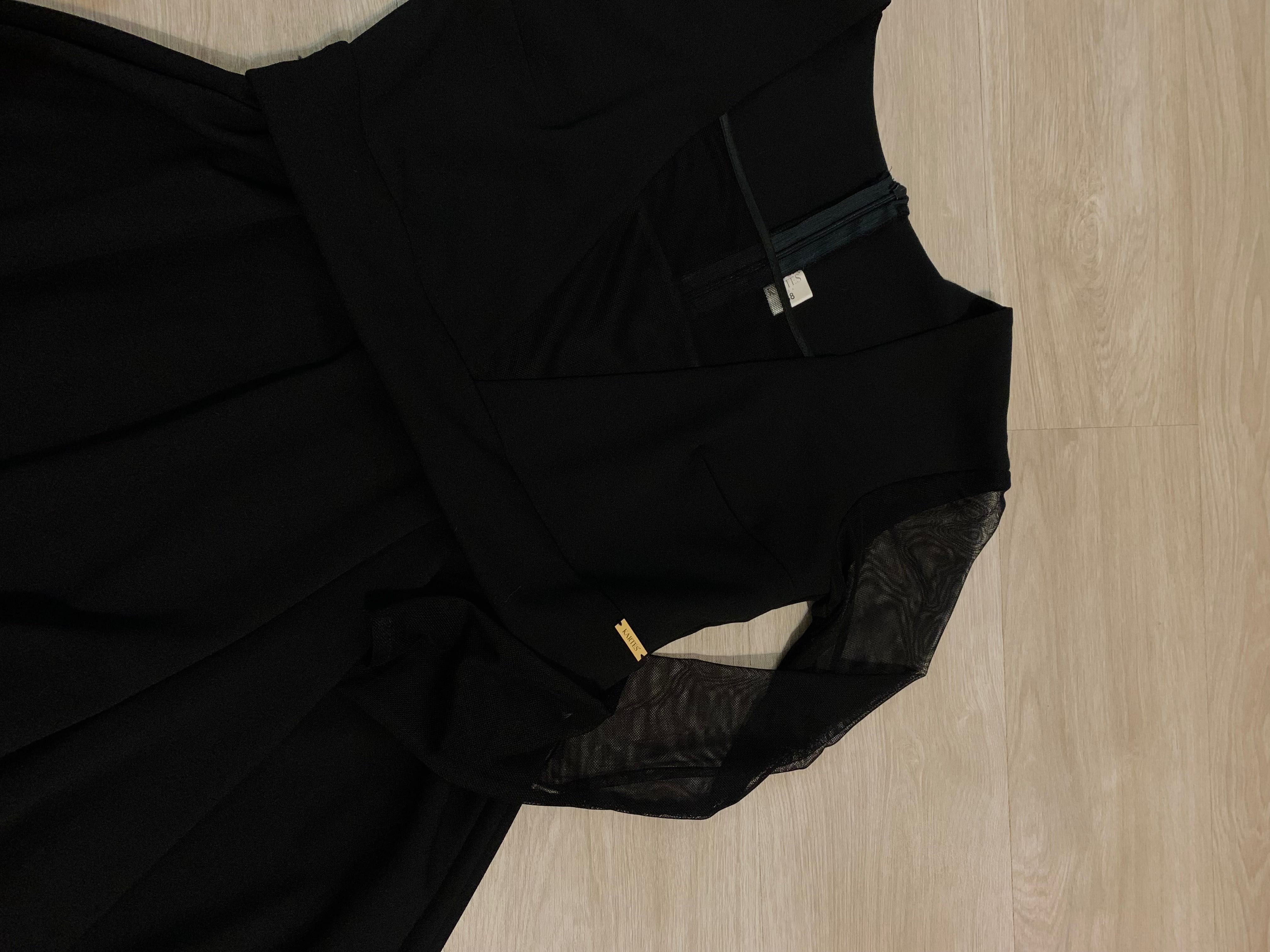 Черна рокля с дълги прозрачни ръкави
