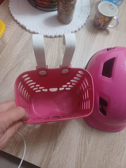 Vând cos bicicleta și casca