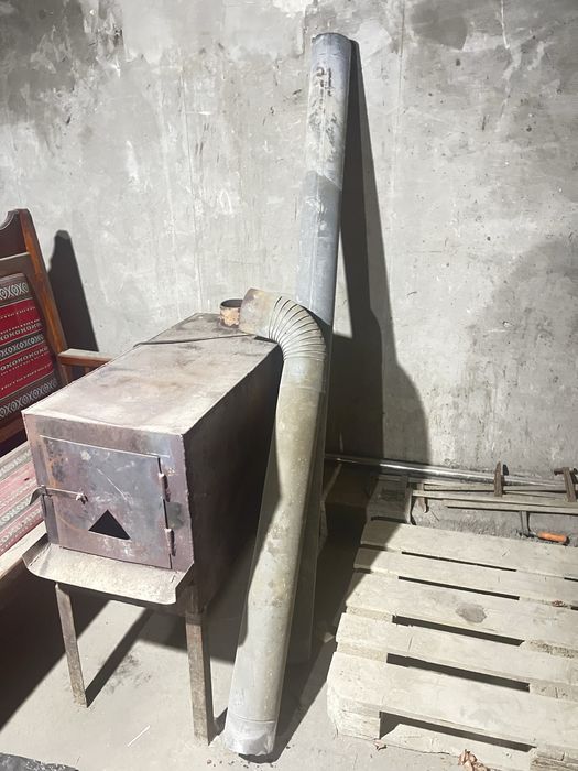 Печка на дровах и уголь