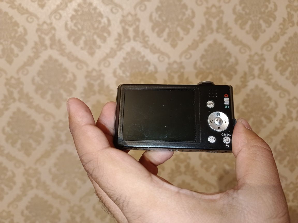 Срочно продам оригинал фотоаппарат Panasonic