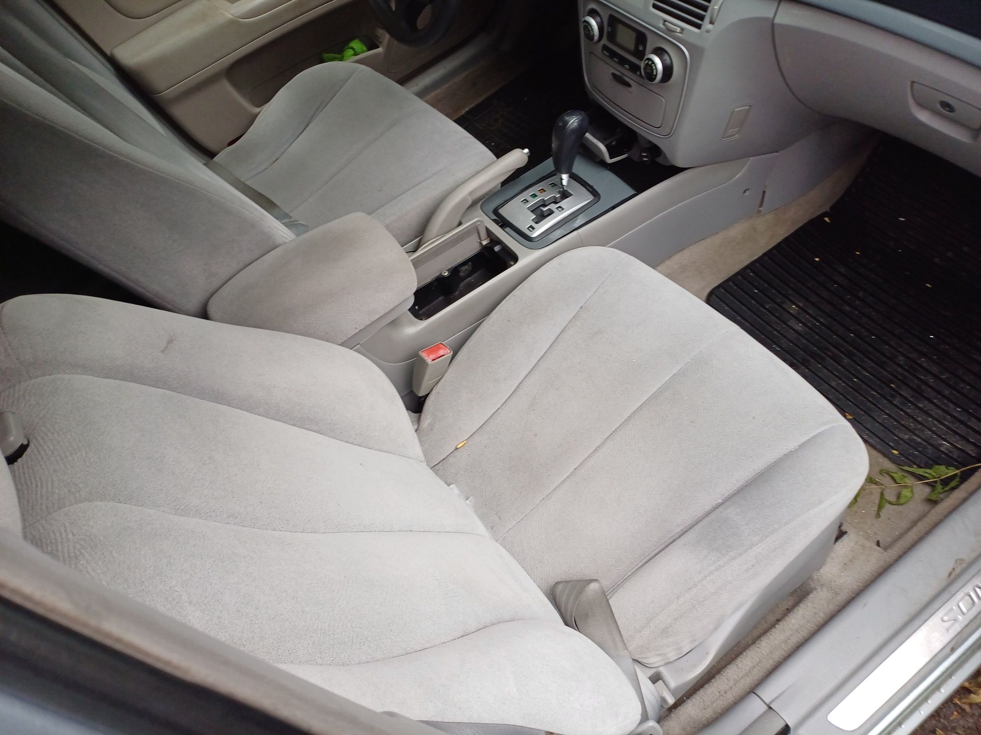 Продава се цяла за части Hyundai sonata 3.3