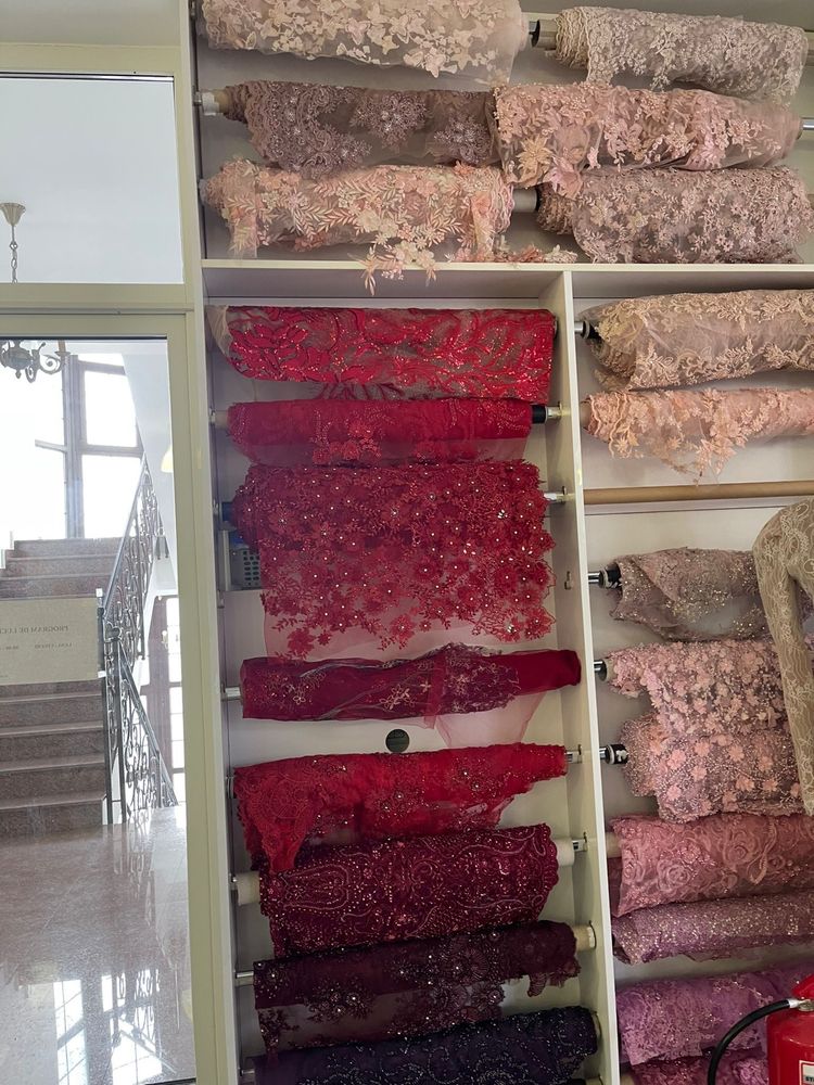 Vindem Dantele si materiale