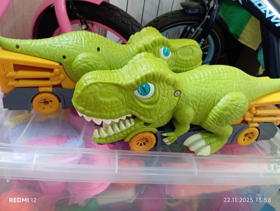 Игрушки динозавры