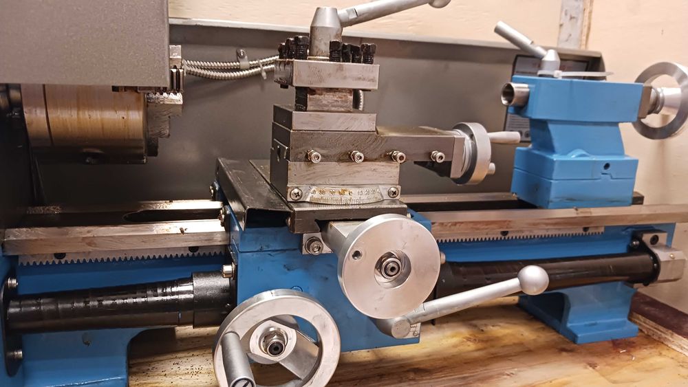 Нов струг.Цифрова индикация на 2 оси. Лесно и приятно  се работи.