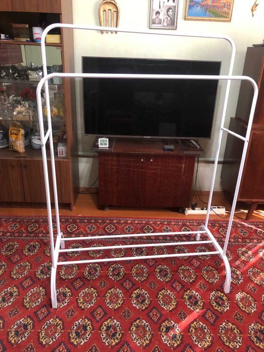 Вешалка для платьев напольная