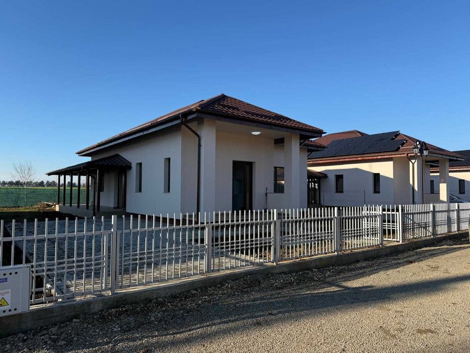 Casa noua cu 3 camere, nelocuita, zona Paulesti - Prima inchiriere