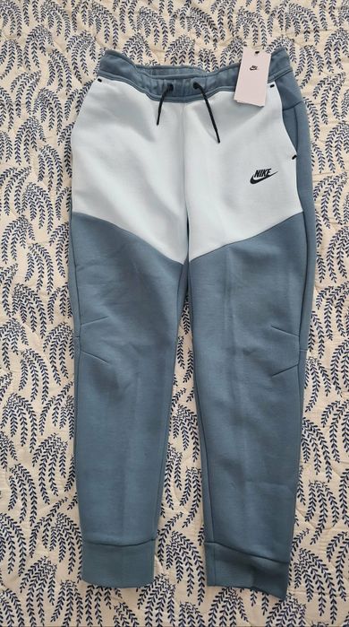 Оригинално ново детско долнище Nike Tech Fleece