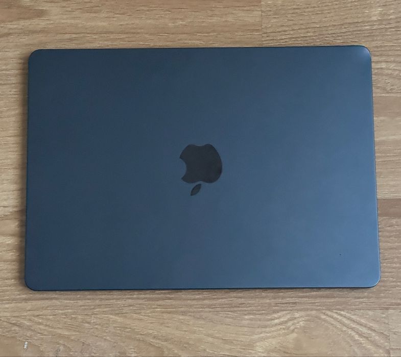 Apple Macbook Air 2022, procesor M2 defect pentru piese sau recarosare