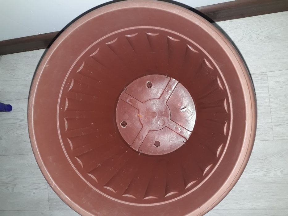 Продам цветочный горшок