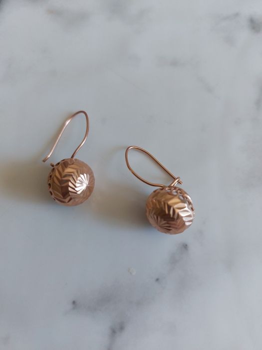 Продам золотые серьги