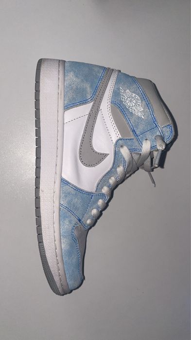 Jordan 1 Hyper Royal