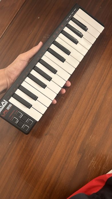 Midi клавиатура акай